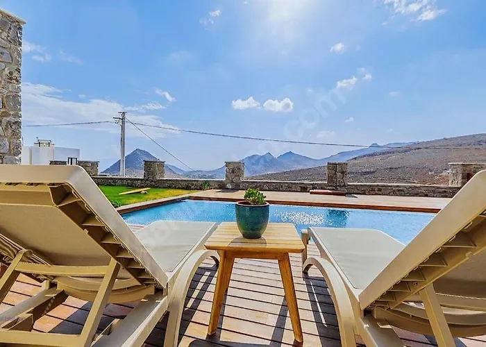 Elegant Private Pool & Stunning Views Vila *