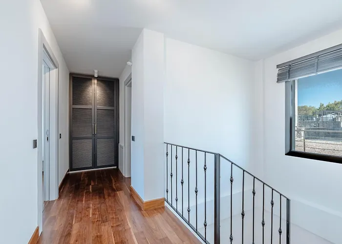 Elegant Private Pool & Stunning Views Vila