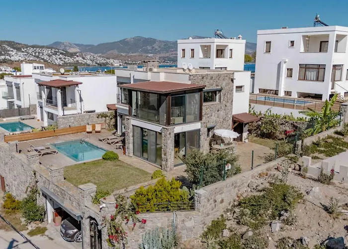 Vila Elegant Private Pool & Stunning Views *