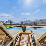 Elegant Private Pool & Stunning Views 别墅 *