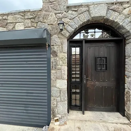 Elegant Private Pool & Stunning Views