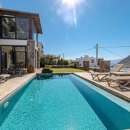 Elegant Private Pool & Stunning Views Villa *