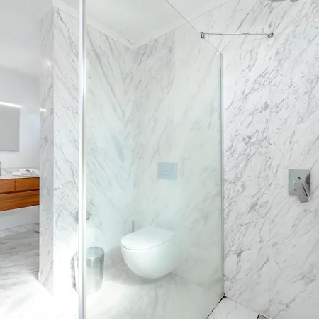 Elegant Private Pool & Stunning Views