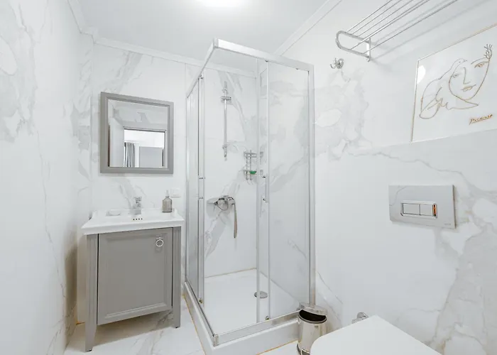 Elegant Private Pool & Stunning Views Villa *