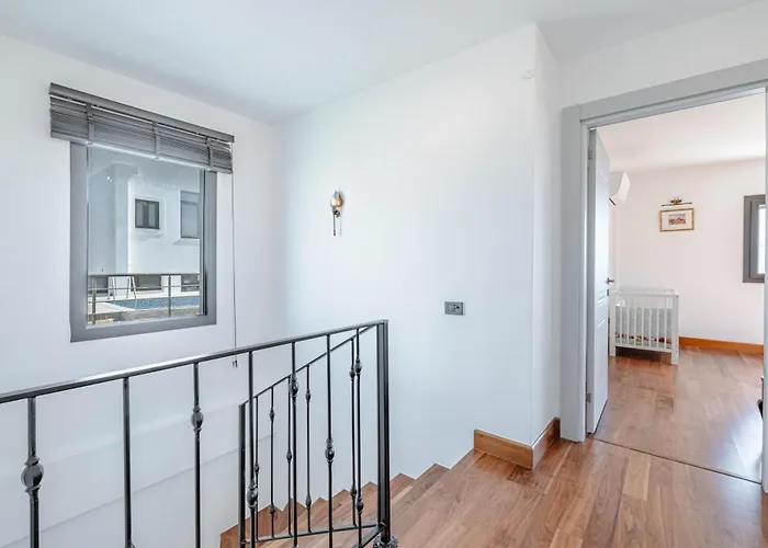 Elegant Private Pool & Stunning Views Vila *