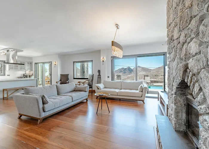 Villa Elegant Private Pool & Stunning Views *