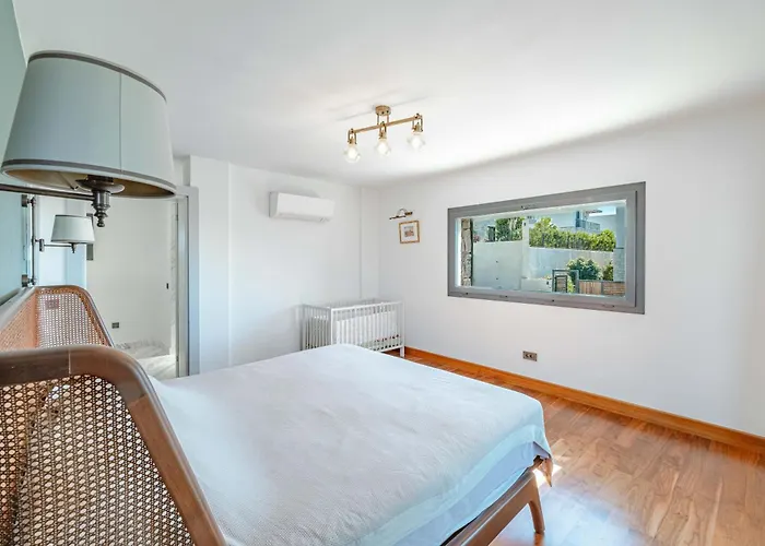 Elegant Private Pool & Stunning Views Villa *