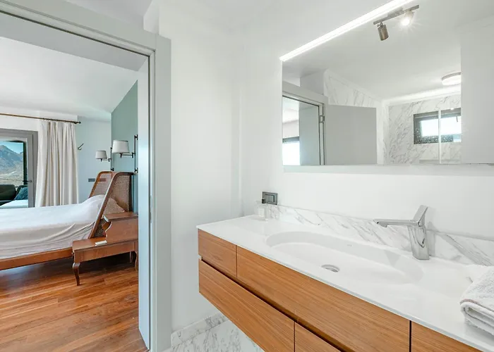 Elegant Private Pool & Stunning Views *