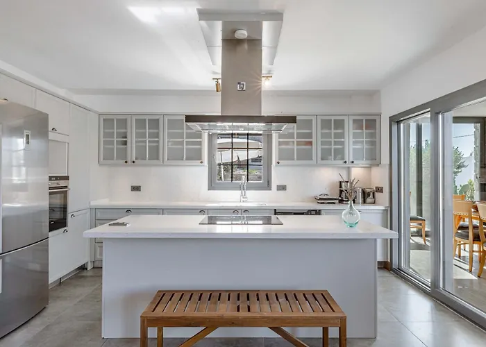 Elegant Private Pool & Stunning Views Vila *