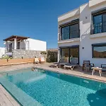 Elegant Private Pool & Stunning Views Villa