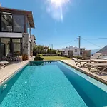 Elegant Private Pool & Stunning Views Villa *